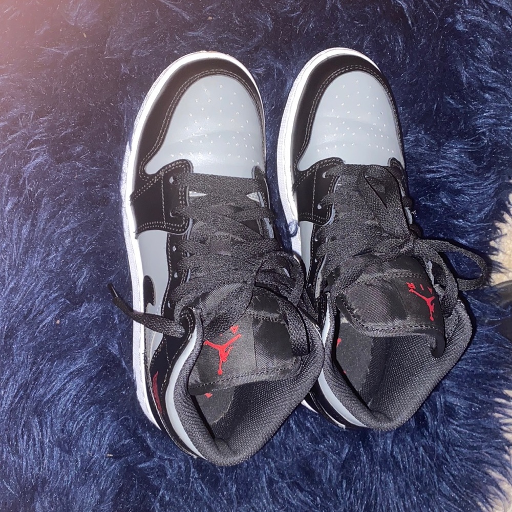 Air Jordan 1 Mid Color:Shadow Red,Black and Grey Boys Size:5